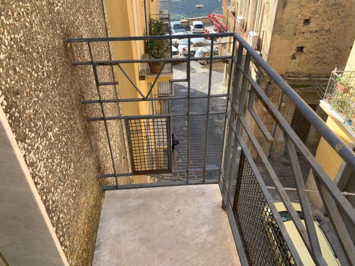 Image No.22-3 Bed Townhouse for sale