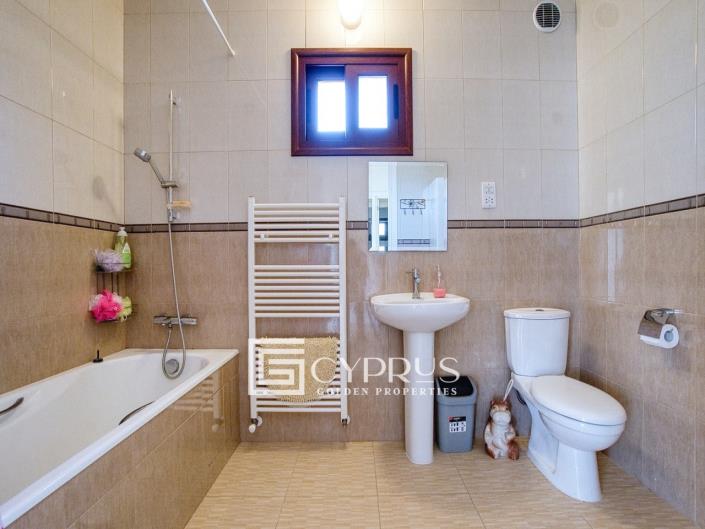 Image No.10-Maison / Villa de 5 chambres à vendre à Stroumpi