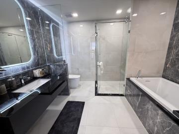 2BR-Master-bathroom_Easy-Resize-com
