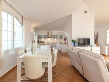 8dc70631-35a0-489b-a5cb-f6adc8e1437a