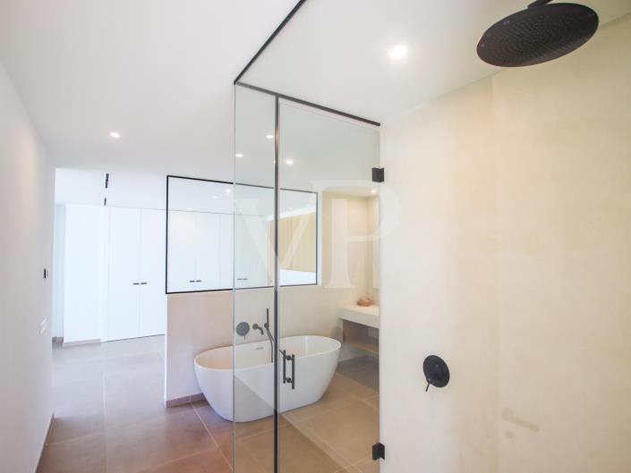 Image No.15-5 Bed Villa for sale