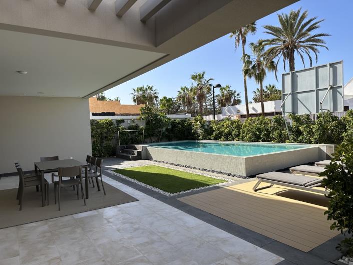 Image No.2-Villa de 4 chambres à vendre à Playa de las Americas