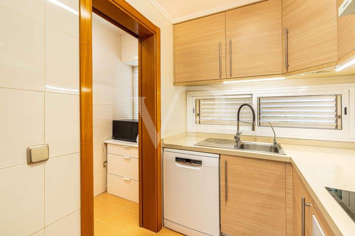 Image No.16-5 Bed Semi-Detached for sale