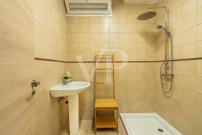 Image No.55-5 Bed Semi-Detached for sale