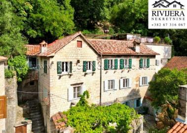 prodaja_prodaza_Sale_Rivijera_nekretnine_oglasi_oglas_Ad_ads_Kotor_Old_Town_Kotor_Bay_-1-800x570