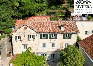 prodaja_prodaza_Sale_Rivijera_nekretnine_oglasi_oglas_Ad_ads_Kotor_Old_Town_Kotor_Bay_-12-800x570