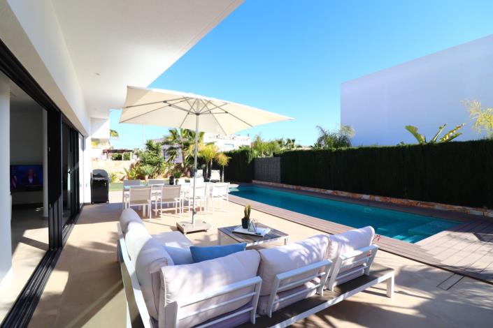 Image No.2-3 Bed Villa / Detached for sale