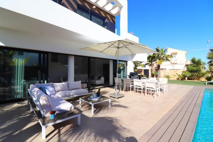 Image No.3-3 Bed Villa / Detached for sale