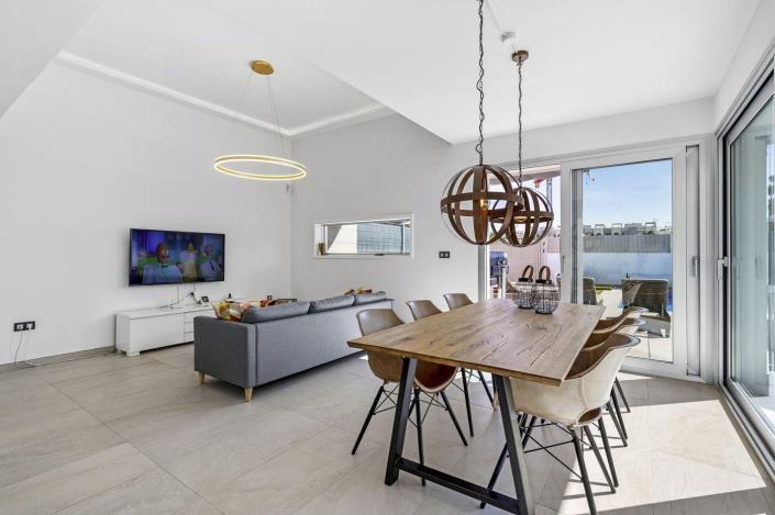 Image No.9-3 Bed Villa / Detached for sale