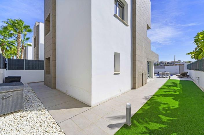 Image No.18-3 Bed Villa / Detached for sale