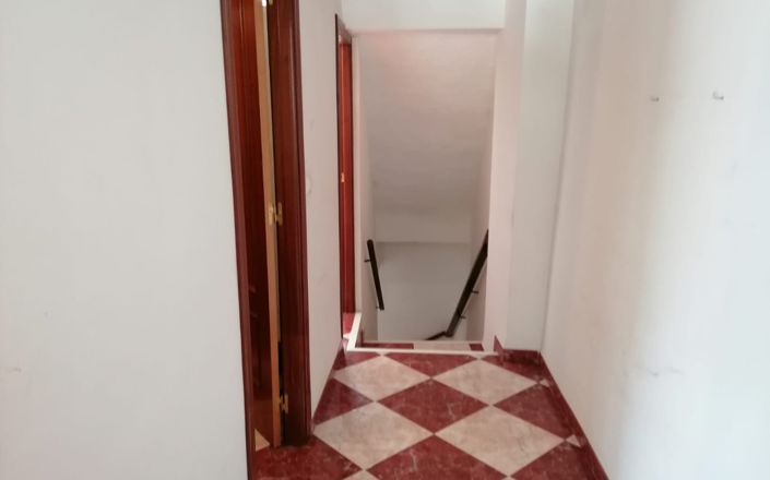 Image No.15-4 Bed House for sale