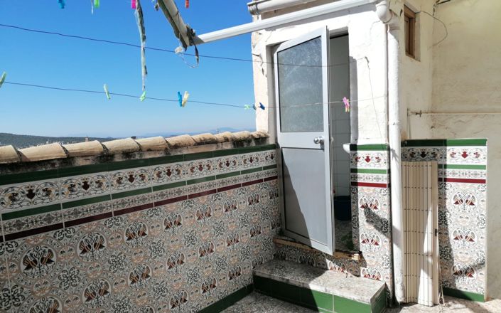 Image No.10-3 Bed House for sale