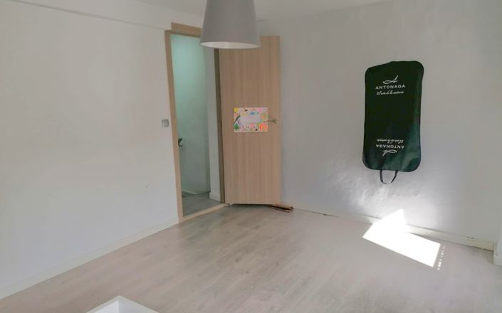 Image No.8-2 Bed House for sale