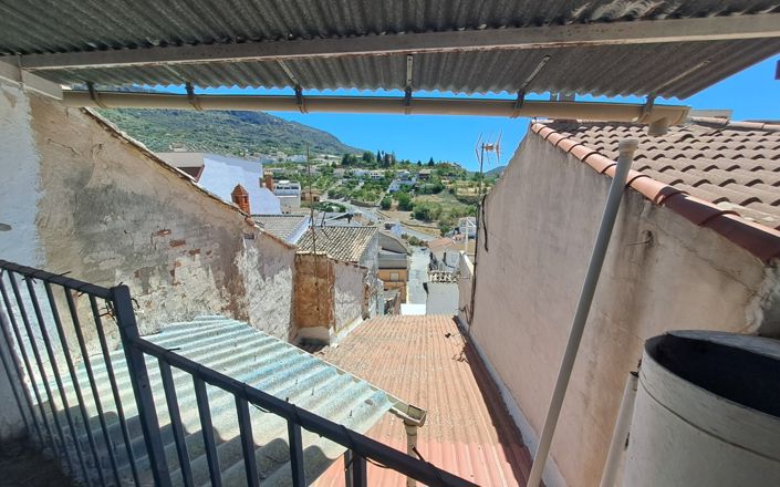 Image No.21-4 Bed House for sale