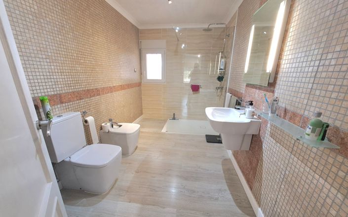 Image No.10-3 Bed House for sale