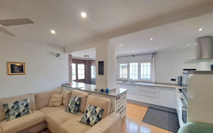 Image No.21-3 Bed House for sale