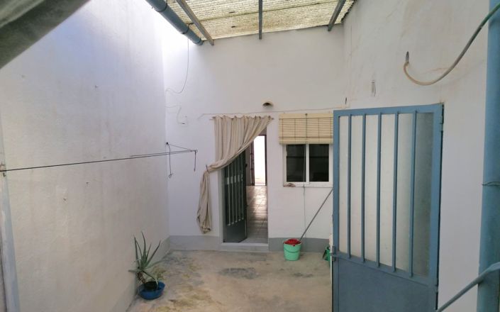 Image No.10-4 Bed House for sale