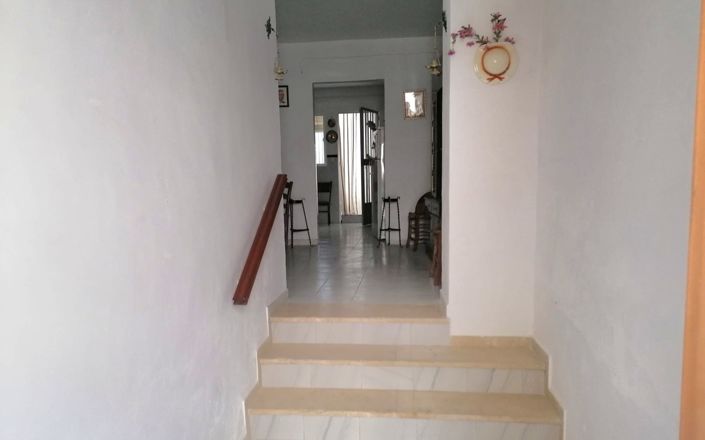 Image No.2-4 Bed House for sale