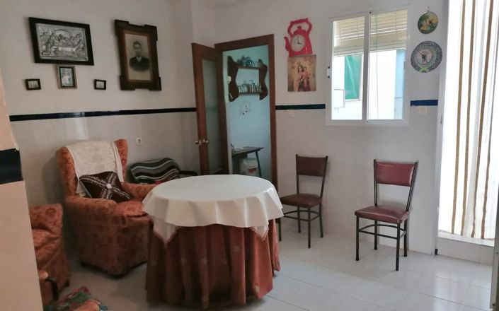 Image No.6-4 Bed House for sale