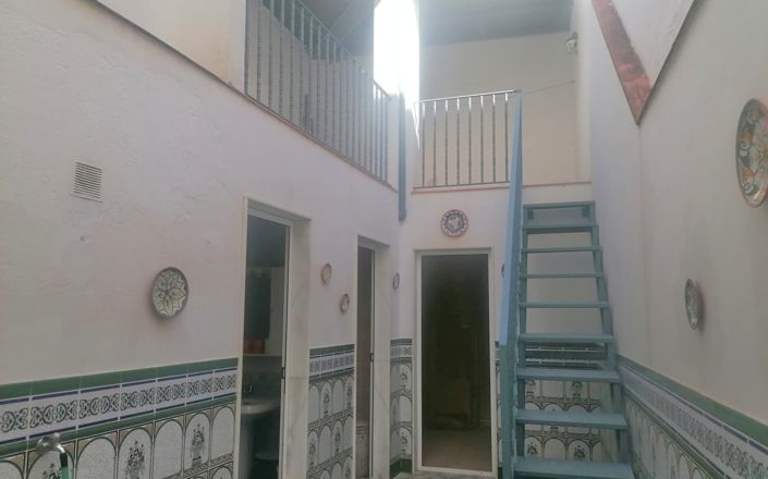 Image No.17-5 Bed House for sale