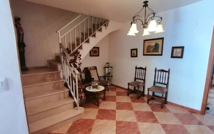 Image No.5-5 Bed House for sale