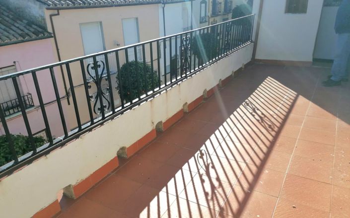 Image No.29-5 Bed House for sale