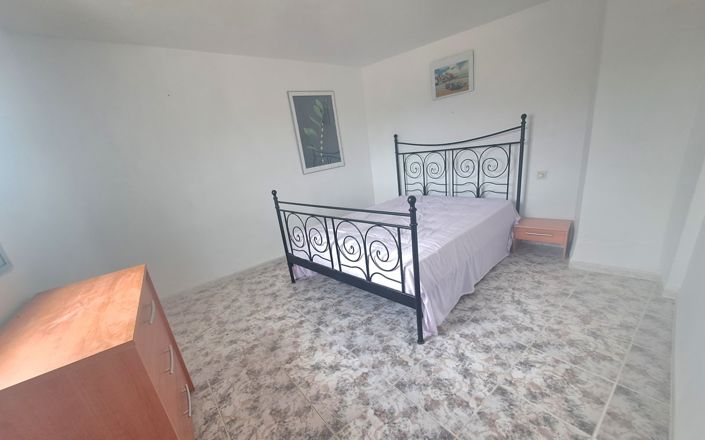 Image No.15-3 Bed House for sale