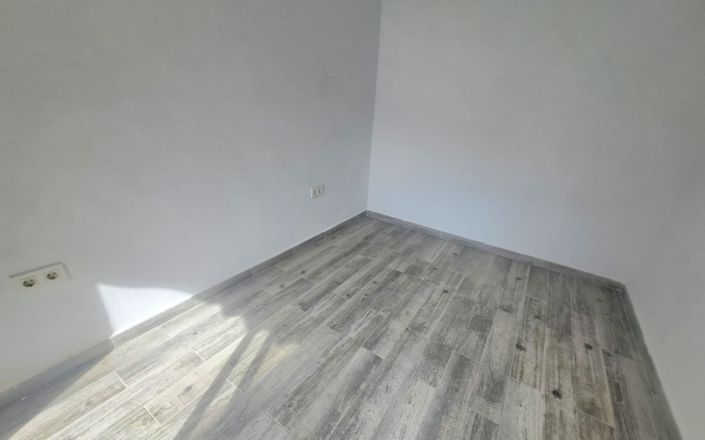 Image No.10-3 Bed House for sale