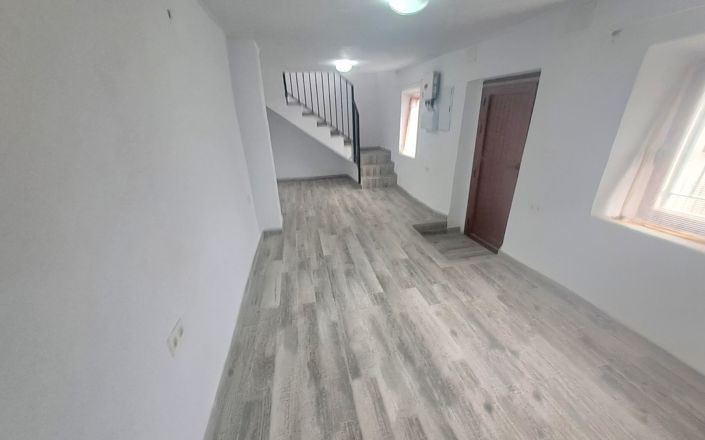 Image No.6-3 Bed House for sale