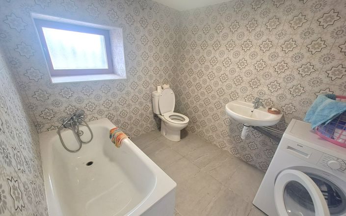 Image No.8-3 Bed House for sale