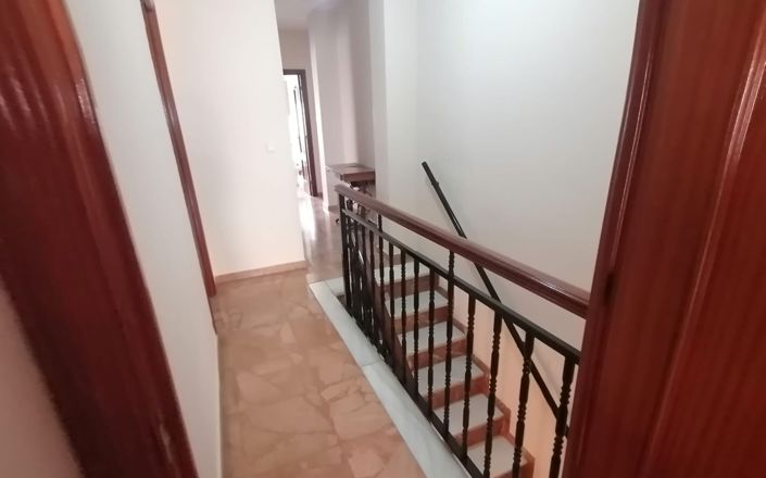 Image No.19-4 Bed House for sale