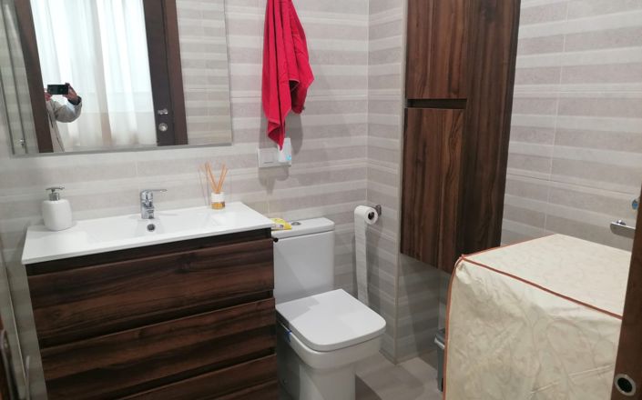 Image No.8-4 Bed House for sale