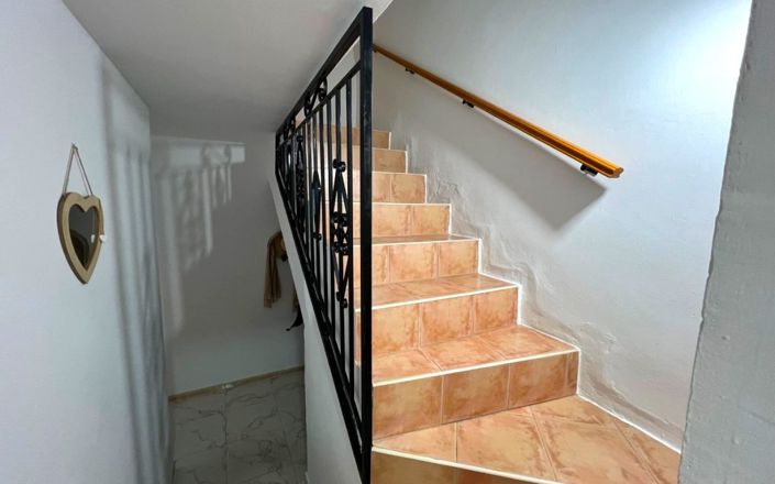 Image No.16-5 Bed House for sale