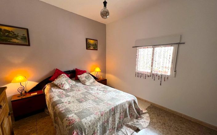 Image No.18-5 Bed House for sale