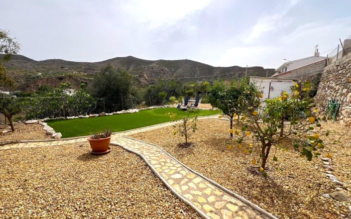 Image No.6-5 Bed House for sale