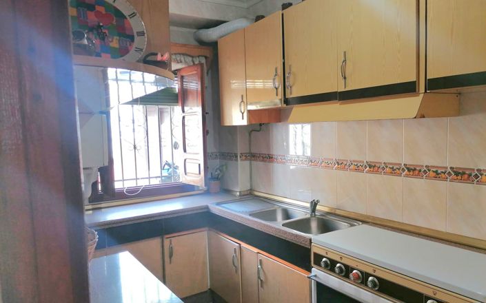 Image No.8-4 Bed House for sale