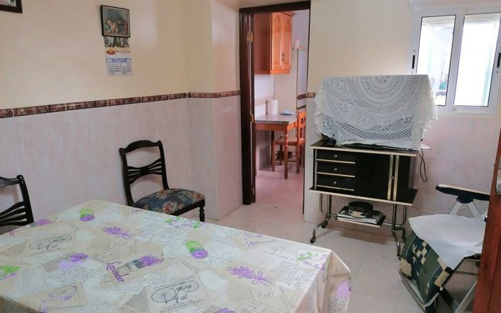 Image No.8-5 Bed House for sale