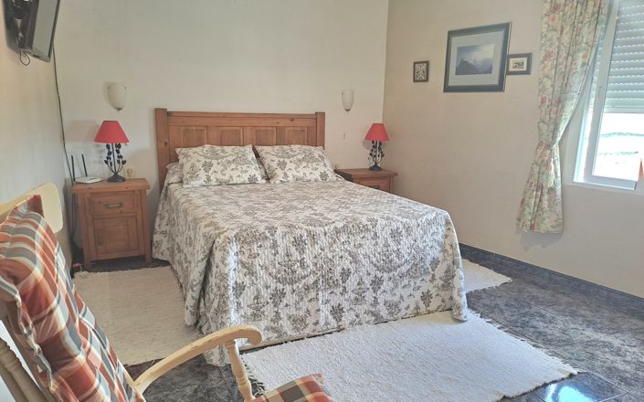 Image No.28-4 Bed House for sale