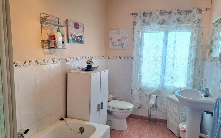 Image No.42-4 Bed House for sale