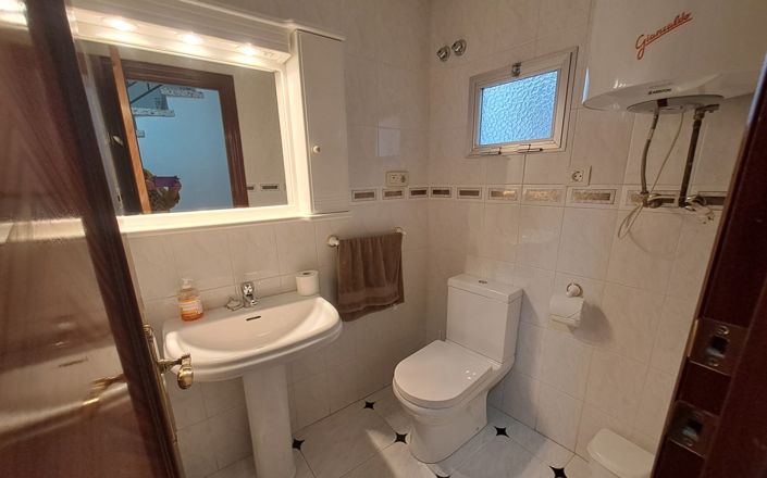 Image No.10-4 Bed House for sale