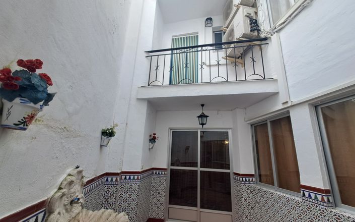 Image No.15-4 Bed House for sale