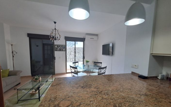 Image No.18-4 Bed House for sale