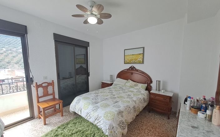 Image No.26-4 Bed House for sale