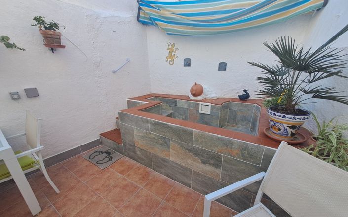 Image No.18-3 Bed House for sale