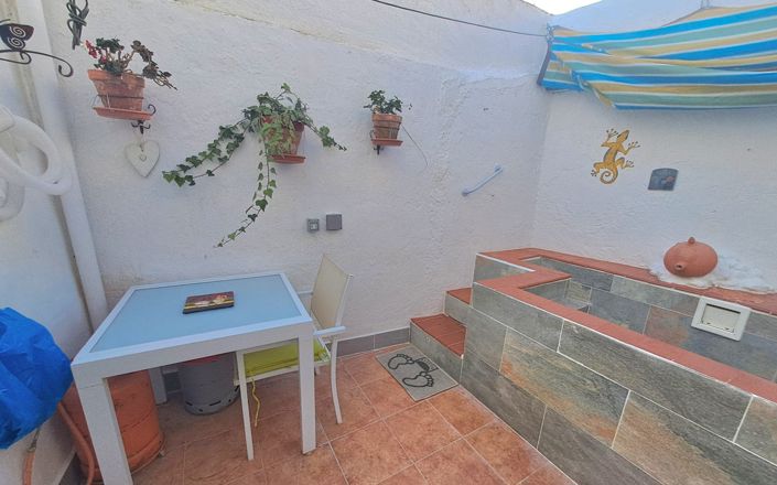 Image No.19-3 Bed House for sale