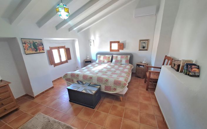 Image No.34-3 Bed House for sale