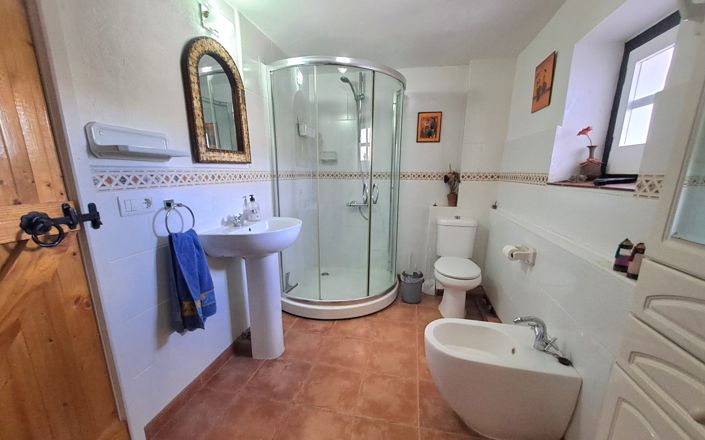 Image No.36-3 Bed House for sale