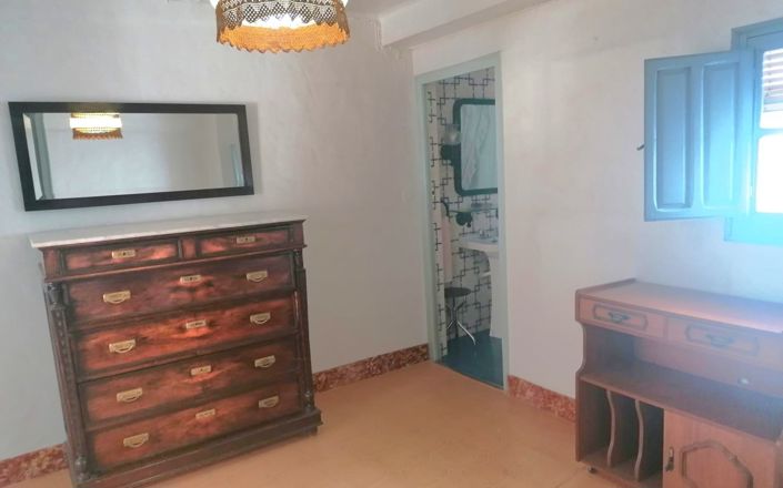 Image No.21-4 Bed House for sale