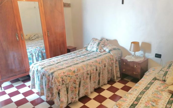 Image No.24-4 Bed House for sale