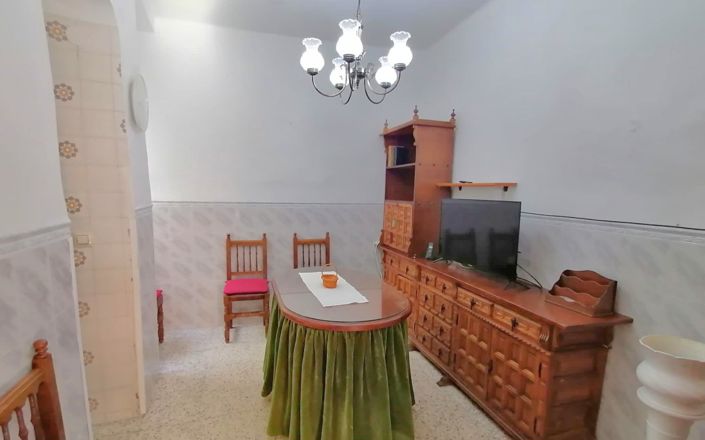 Image No.6-4 Bed House for sale